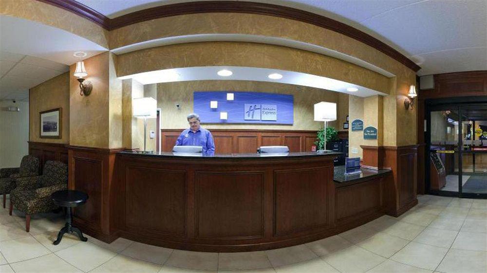 Holiday Inn Express Pittsburgh-Bridgeville By Ihg Exterior foto